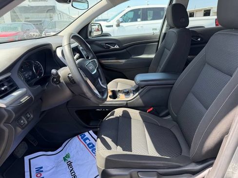 Used 2023 GMC Acadia SLE FWD image 13