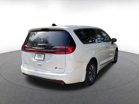 Used 2023 Chrysler Pacifica Limited FWD image 7