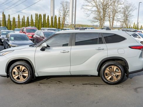 Used 2023 Toyota Highlander Bronze Edition image 8