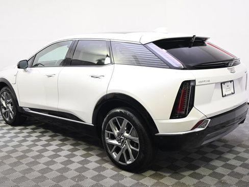 Certified 2025 Cadillac Optiq Luxury 2 w/ LPO, Floor Liner Package AWD/4WD image 3