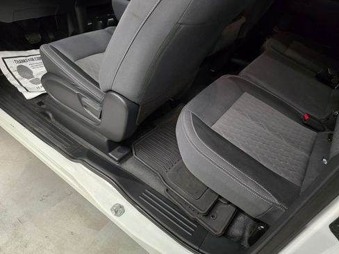 Used 2022 Nissan Titan S image 31