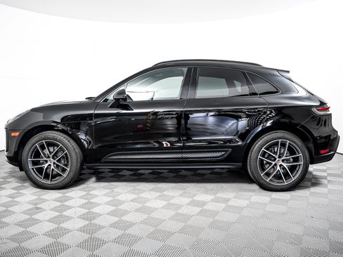Certified 2024 Porsche Macan AWD/4WD image 2