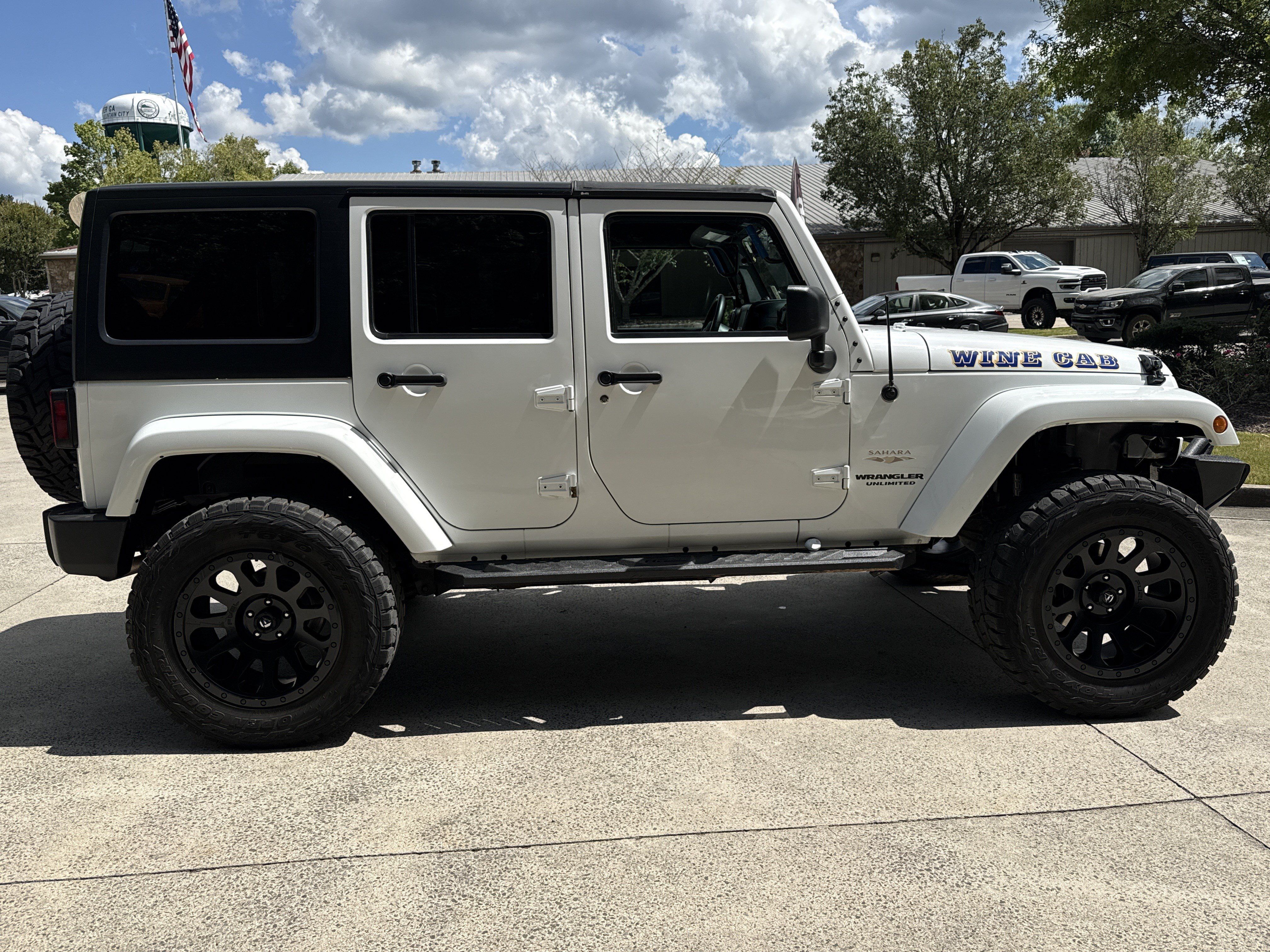 Used 2013 Jeep Wrangler Unlimited Sahara w/ Dual Top Group AWD/4WD image 8
