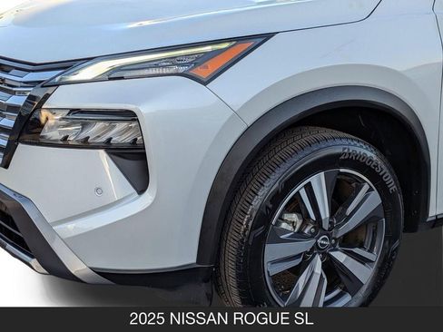 Certified 2025 Nissan Rogue SL FWD image 10