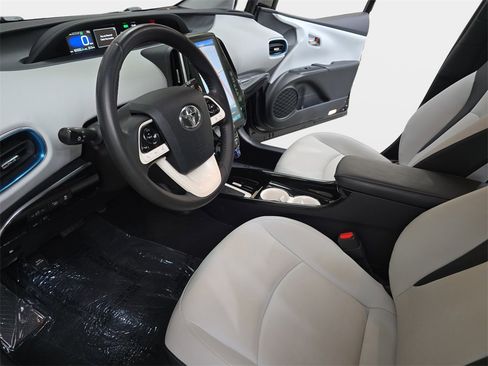 Used 2018 Toyota Prius Four image 18