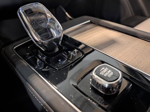 Used 2025 Volvo XC90 T8 Plus image 22