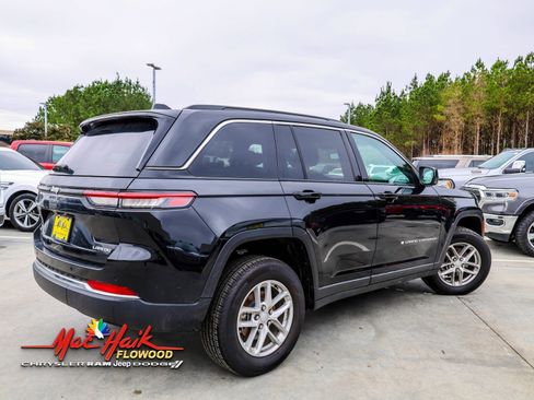 Used 2025 Jeep Grand Cherokee Laredo X image 6