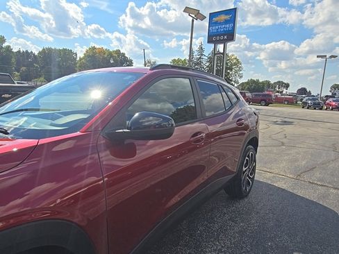 Certified 2024 Chevrolet Trax RS w/ Driver Confidence Package image 32