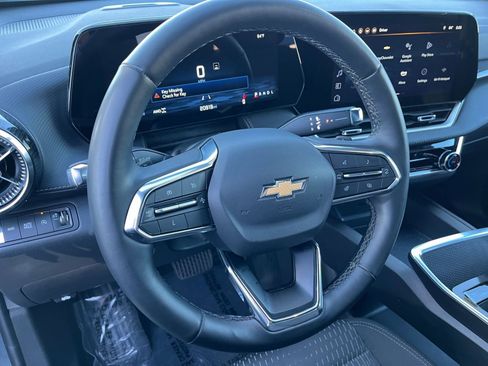 Used 2025 Chevrolet Equinox LT image 28