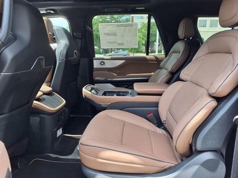 New 2026 Lincoln Navigator L Black Label AWD/4WD image 8