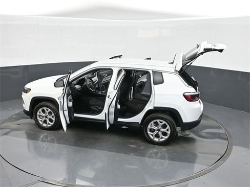 Used 2025 Jeep Compass Sport image 48