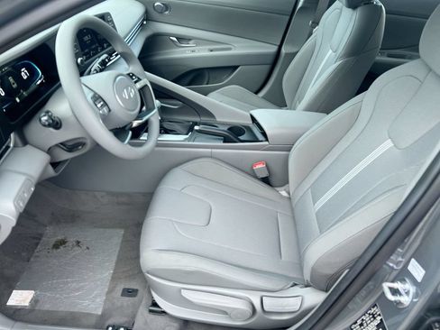 Used 2026 Hyundai Elantra SE FWD image 13