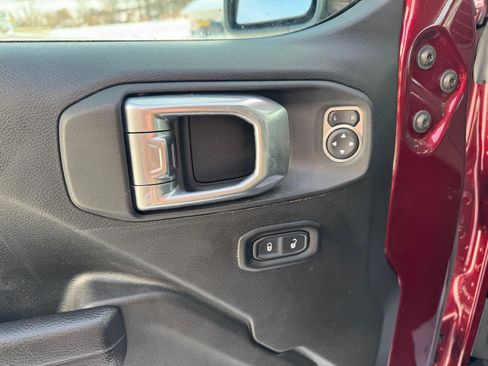 Used 2022 Jeep Wrangler Unlimited Sport image 17