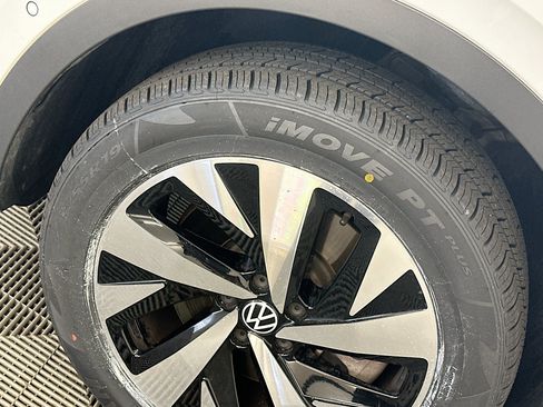 Used 2023 Volkswagen ID.4 Pro AWD/4WD image 35