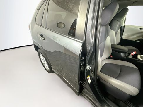 Used 2019 Toyota RAV4 XLE w/ Convenience Package FWD image 28