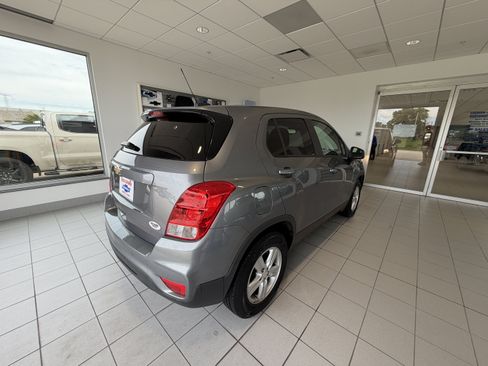 Used 2020 Chevrolet Trax LS w/ Tint and Cruise Package FWD image 7