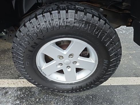 Used 2012 Jeep Wrangler Unlimited Sahara w/ Connectivity Group image 30