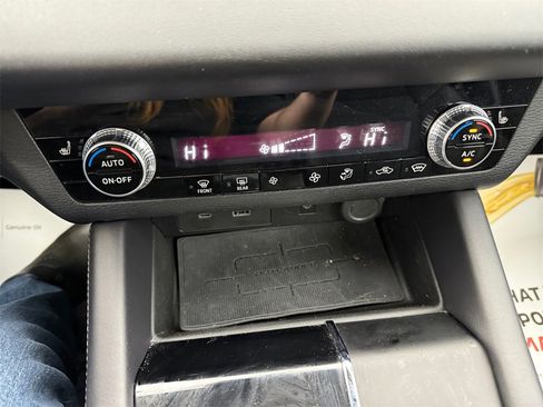 Used 2022 Mitsubishi Outlander SE image 32