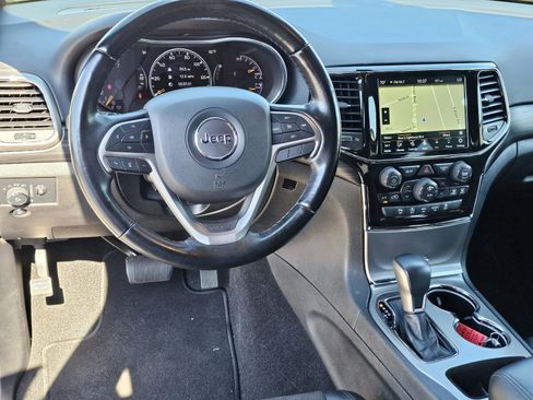 Used 2021 Jeep Grand Cherokee Laredo X image 16