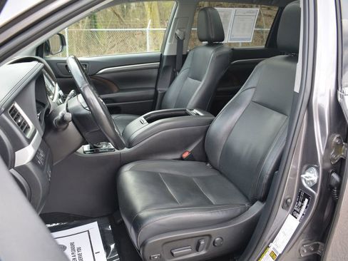 Used 2019 Toyota Highlander Limited image 11