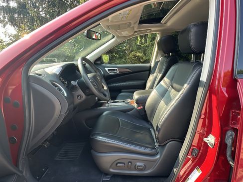 Used 2018 Nissan Pathfinder Platinum AWD/4WD image 13