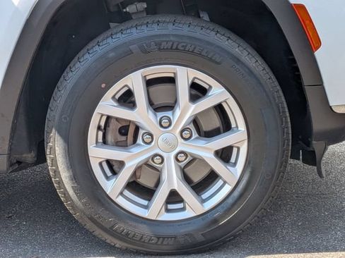 Certified 2022 Jeep Grand Cherokee L Limited AWD/4WD image 37