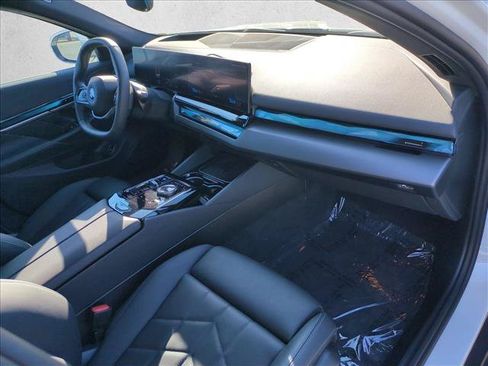 Used 2024 BMW i5 eDrive40i w/ M Sport Package RWD image 23