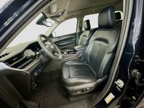 Used 2023 Jeep Grand Cherokee 4WD 4xe image 13