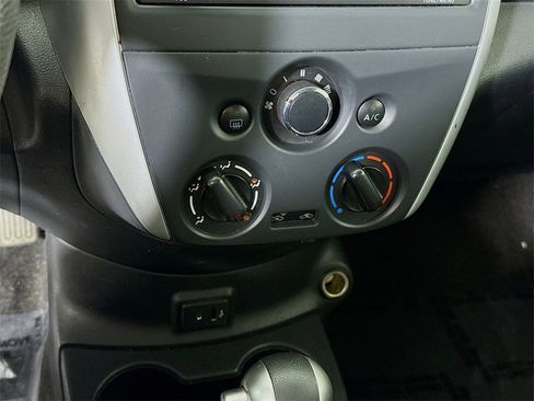 Used 2017 Nissan Versa SV image 6