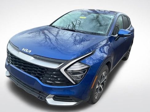 Used 2025 Kia Sportage EX image 4