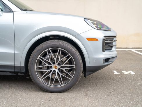 Used 2024 Porsche Cayenne image 9
