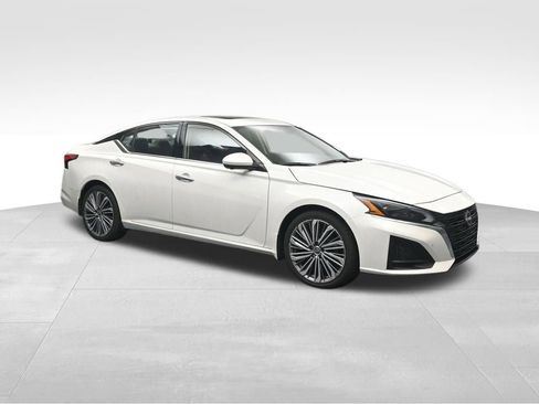 Used 2023 Nissan Altima 2.5 SL FWD image 7