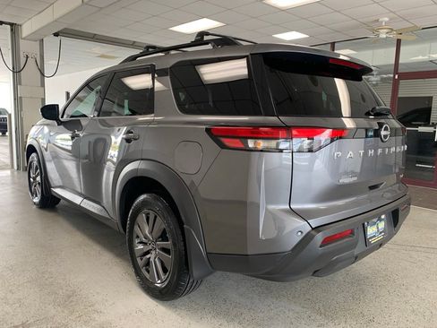 Used 2022 Nissan Pathfinder SV FWD image 3