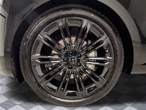 New 2026 Land Rover Range Rover Long Wheelbase SE AWD/4WD image 9