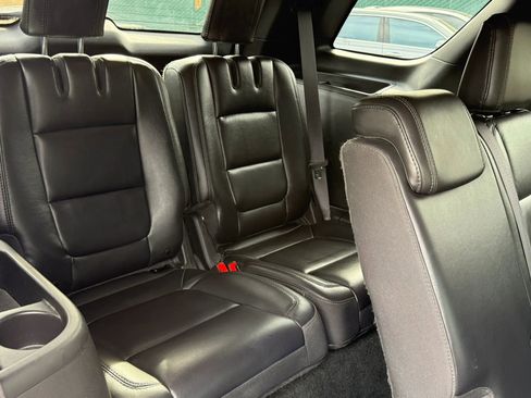 Used 2014 Ford Explorer XLT w/ Equipment Group 202A AWD/4WD image 23