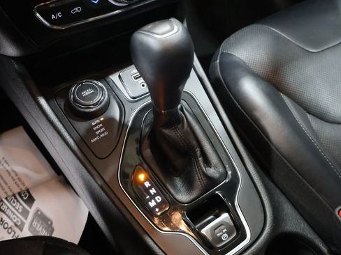 Used 2022 Jeep Cherokee Limited image 38