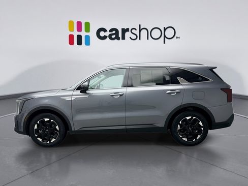 Used 2024 Kia Sorento S image 2