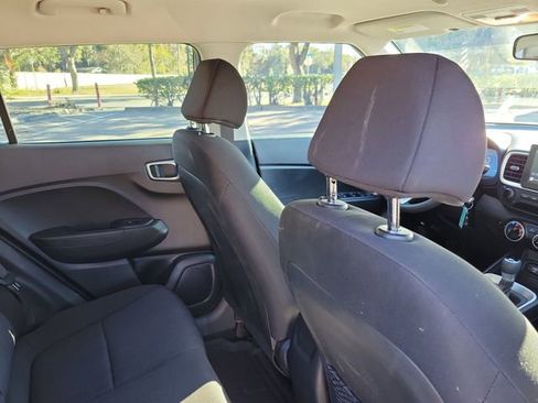 Used 2025 Hyundai Venue SE image 29