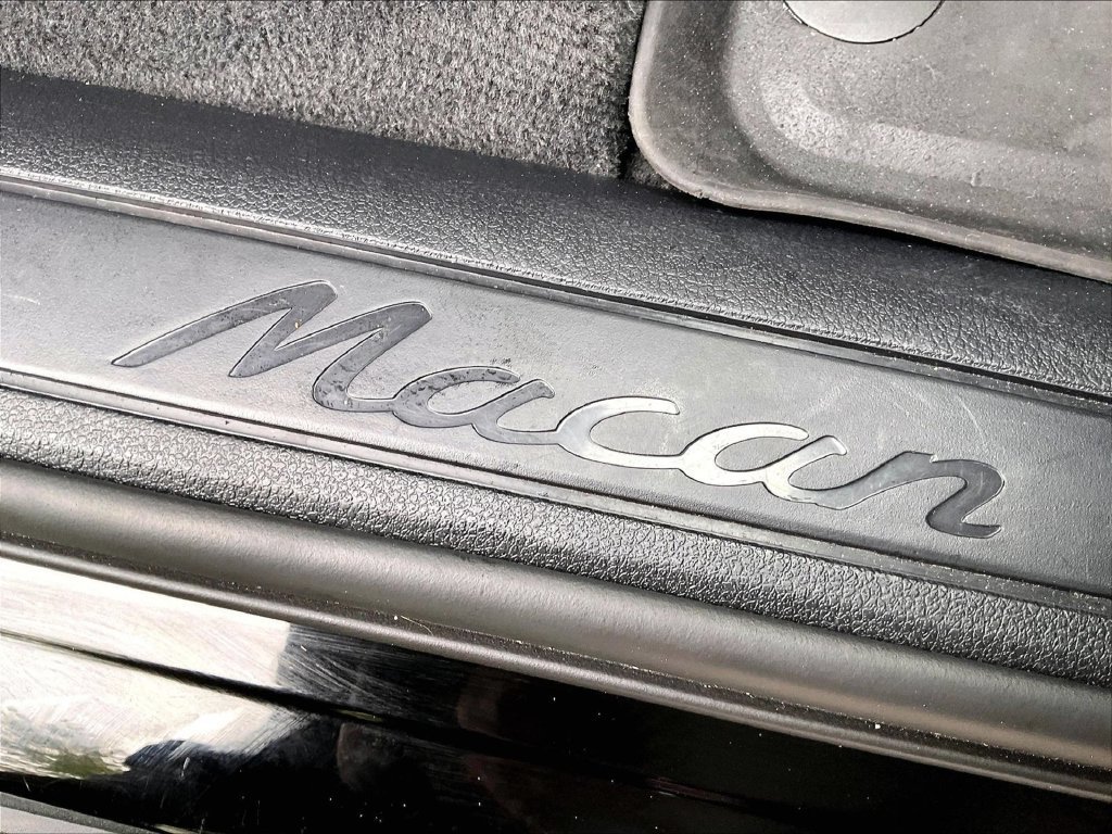 Certified 2023 Porsche Macan AWD/4WD image 34