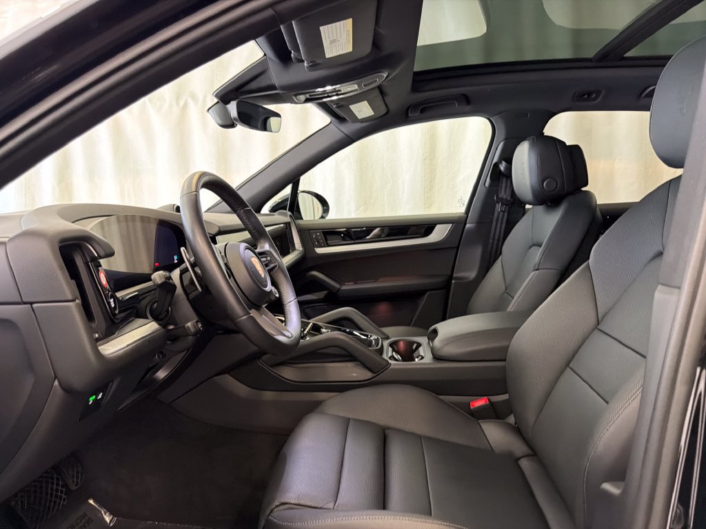 Certified 2026 Porsche Cayenne AWD/4WD image 5