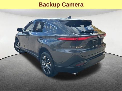 Used 2022 Toyota Venza LE image 9