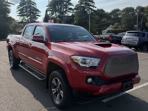 Used 2017 Toyota Tacoma TRD Sport w/ Premium & Technology Package AWD/4WD image 1