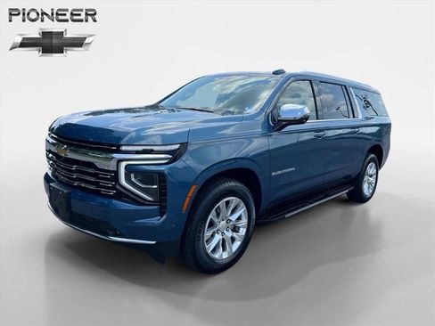 Used 2025 Chevrolet Suburban Premier AWD/4WD image 1