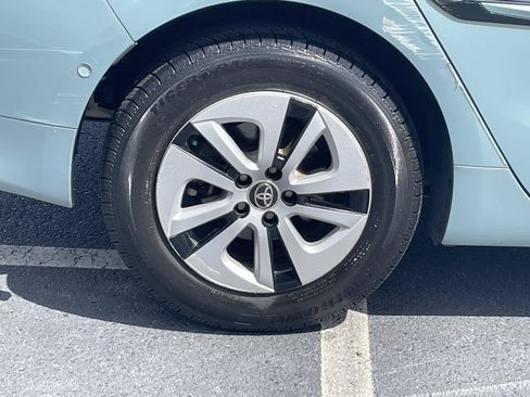 Used 2018 Toyota Prius Three w/ Advanced Technology Package FWD image 9