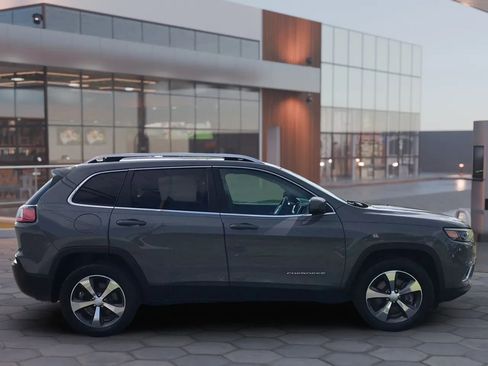 Used 2019 Jeep Cherokee Limited w/ Technology Group AWD/4WD image 7