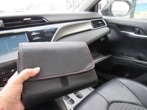 Used 2018 Toyota Camry SE w/ Moonroof Package FWD image 38