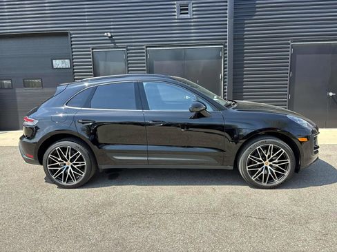 Certified 2026 Porsche Macan AWD/4WD image 11