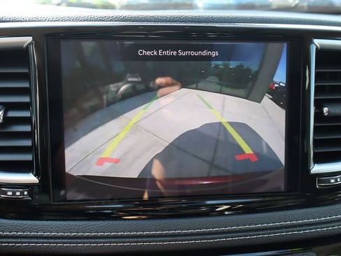 Used 2023 Chrysler Pacifica Limited w/ Trailer Tow Group AWD/4WD image 36