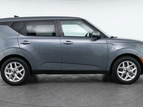 Used 2025 Kia Soul LX w/ LX Technology Package FWD image 11