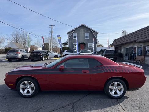 Used 2009 Dodge Challenger SE image 3
